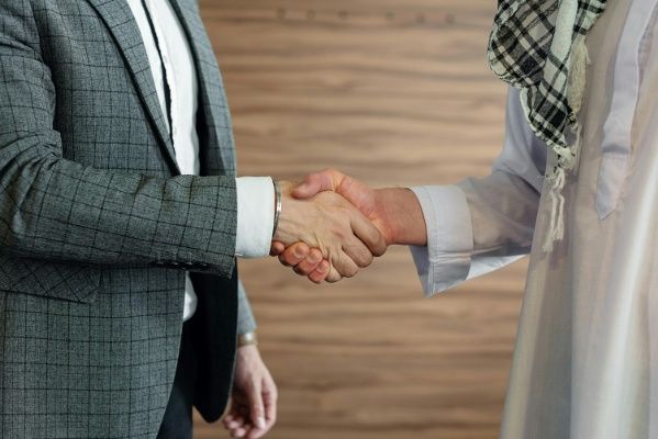 Етикет и поведение на работното място: Наръчник за професионалисти