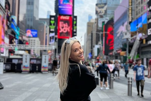 The Bulgarian Carrie Bradshaw with an upcoming inspiring book