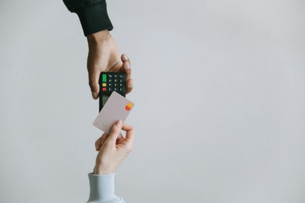 The Happiness from 9 to 5: The Values That Cannot Be Bought