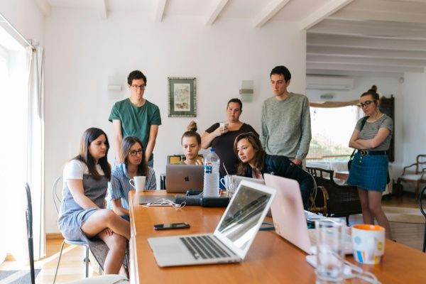 Distrust in the Office: The Silent Crisis of the Modern Workplace