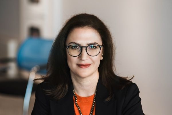 Увереността не означава да си винаги прав, а да си верен на себе си 