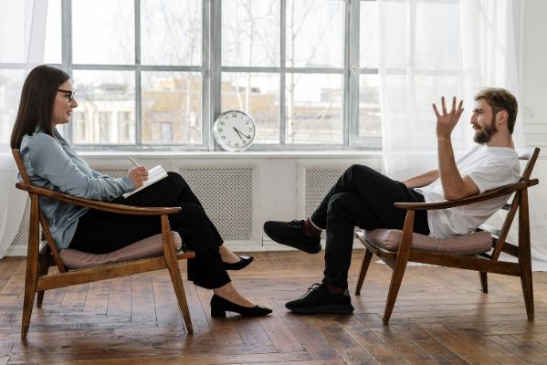Защо компаниите трябва да поставят психичното здраве на служителите си преди KPI-ите?