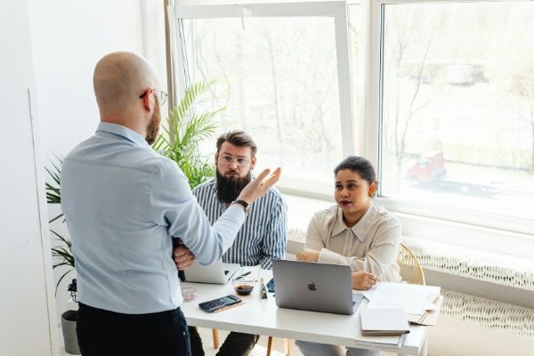 Employer and top employees: who depends on whom?