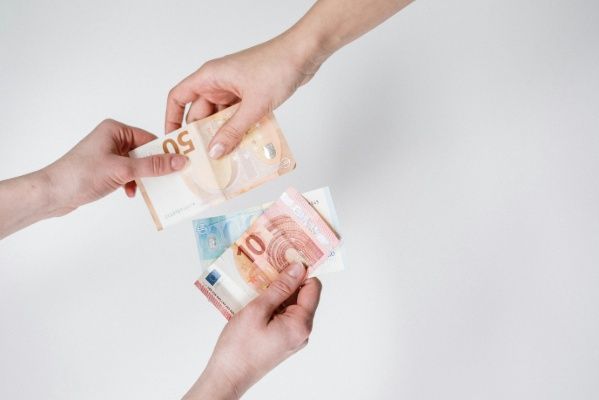 Should companies in Bulgaria update salaries upon entering the Eurozone?