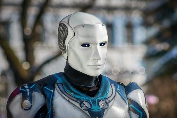 ИИ няма да те замени. Ще те замени човек, който го разбира