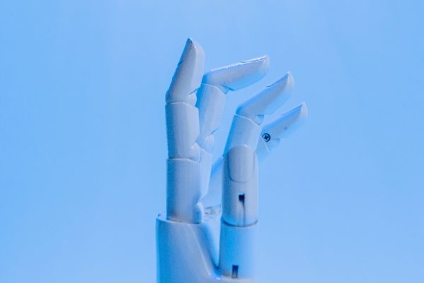 AI и PR: Близо 30 водещи комуникационни експерти за бъдещето на професията